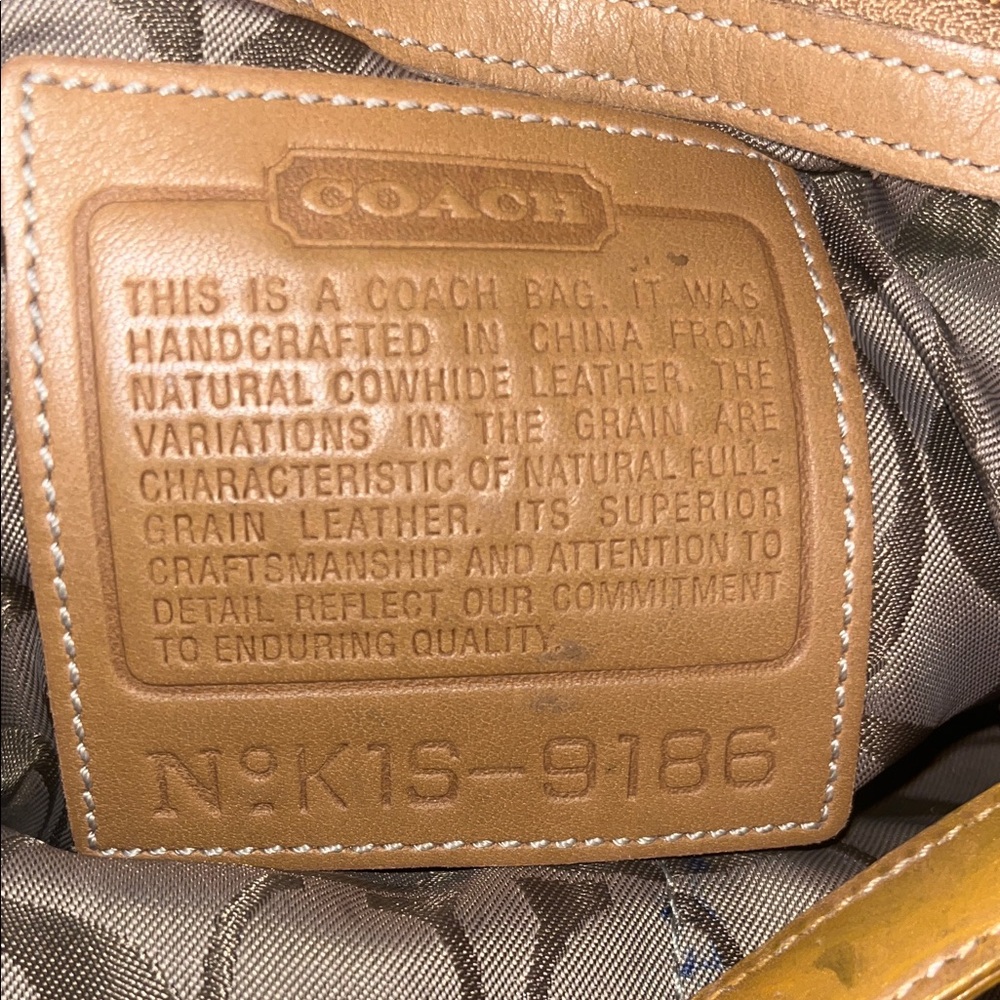 Coach soho vintage Yellow Leather Hobo Bag
9186 - Picture 8 of 10